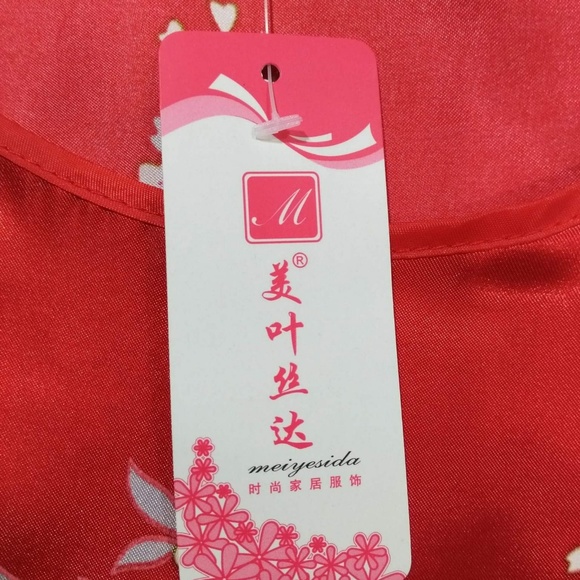 MEI YESIDA Red Silk Satin Kimono Style Robe - Picture 3 of 4